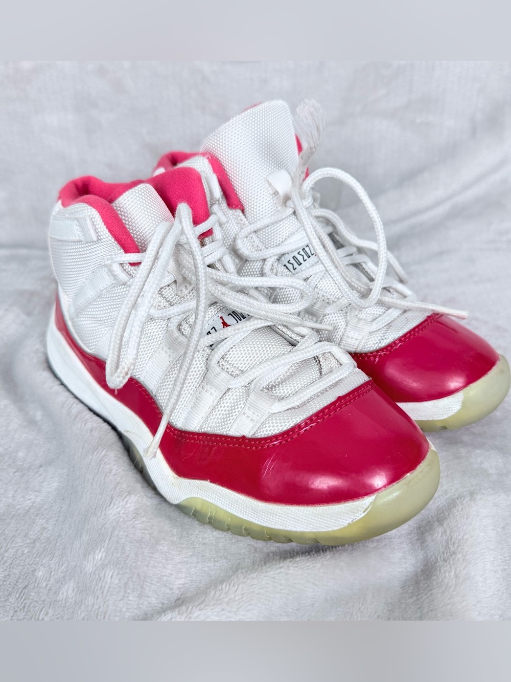 Air Jordan 11 Retro Cherry 2022 Kids Size 2Y Red White 378039-116